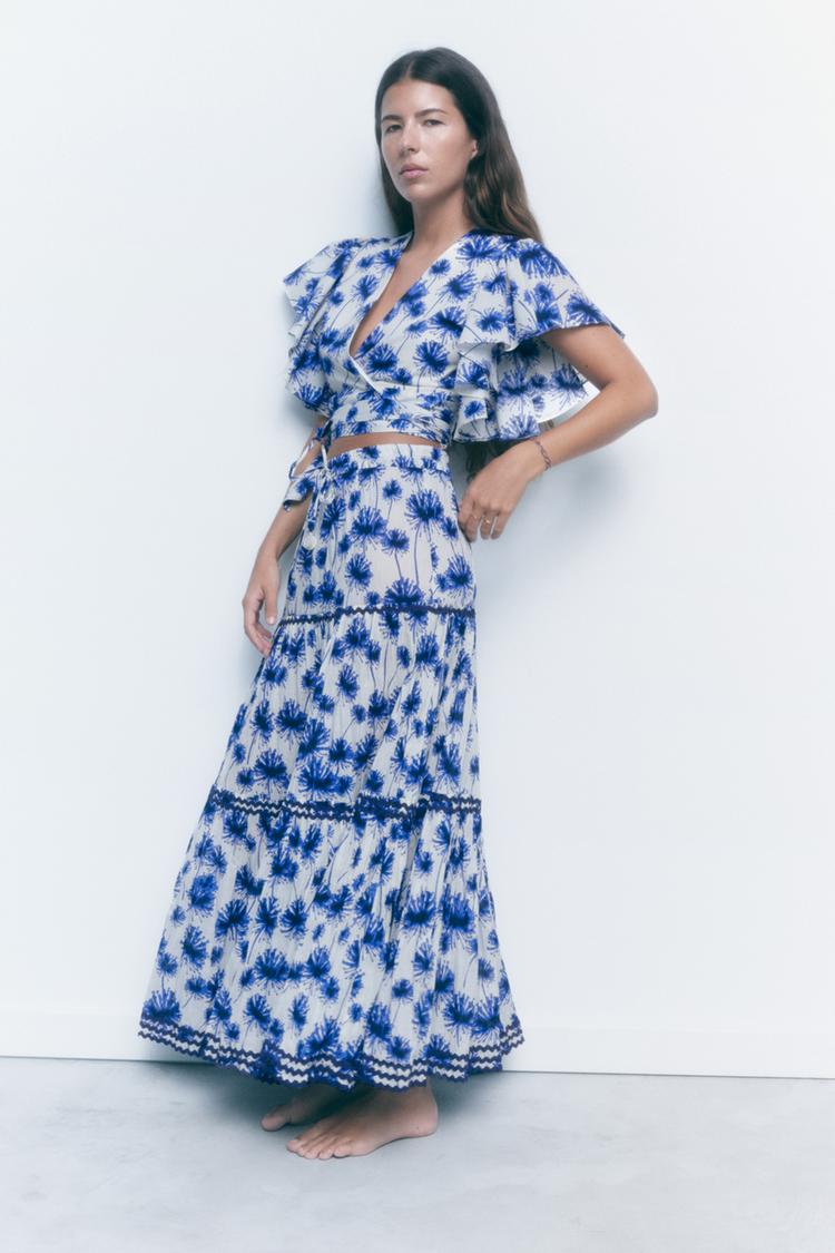 Jupe mi longue a taille haute elastique reglable par cordons finis par detail fantaisie. Ecru Bleu ZARA Belgique Belgium